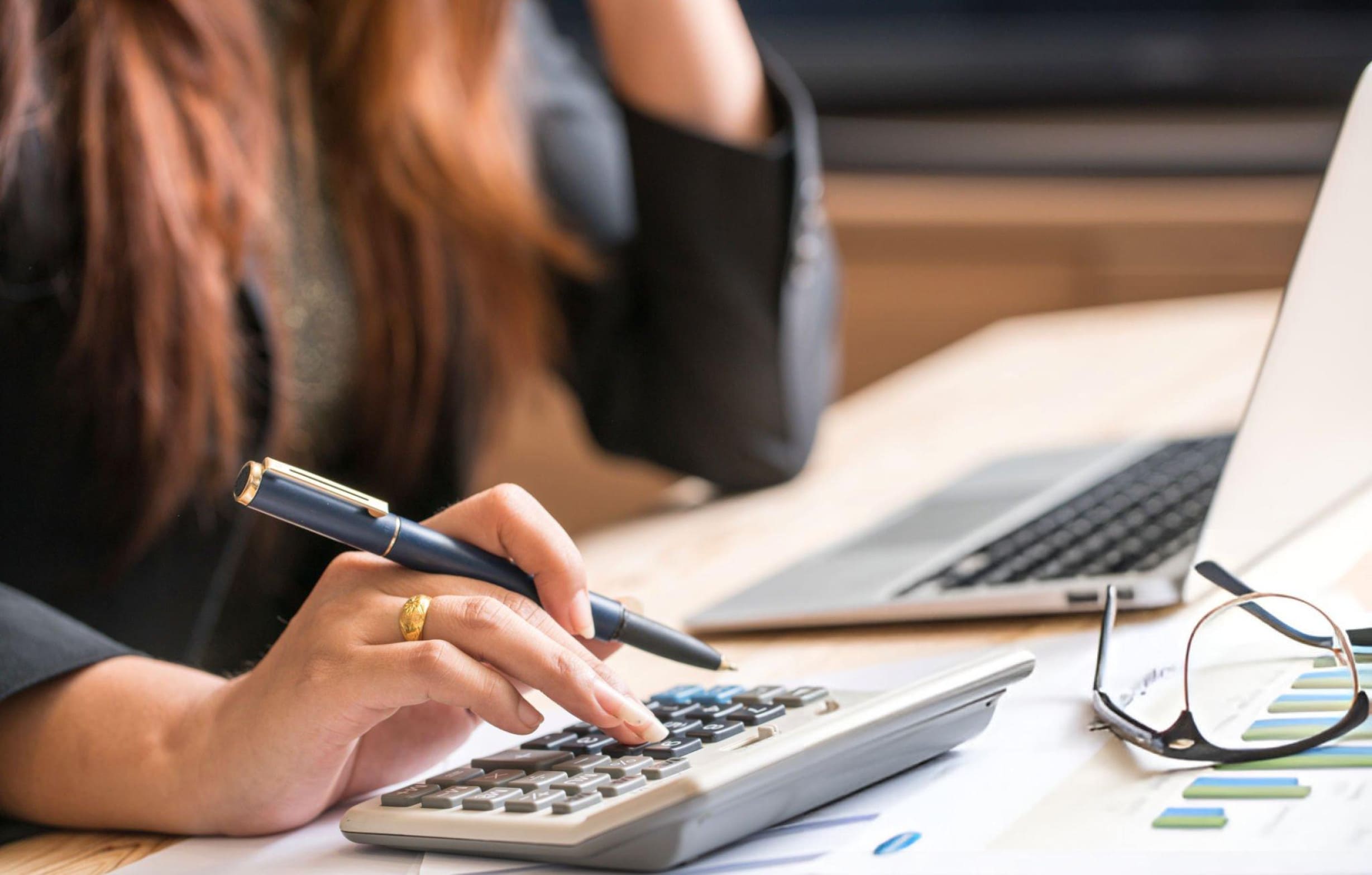 Financial and schedule control dashboard